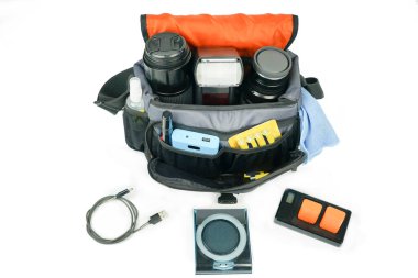 Fotoğraf seti, aksesuarlı fotoğraf çantası: lensler, şarj aleti, temizlik seti, filtre.