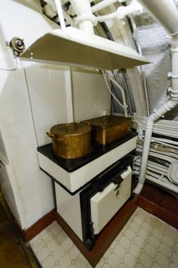 Tallinn, Estonya - 04 Ağustos 2018: Estonya Denizcilik Müzesi'nde deniz uçağı liman Lennusadam. İç ve donatımın Lembit - İkinci Dünya Savaşı Kalev sınıfı denizaltı, 1936