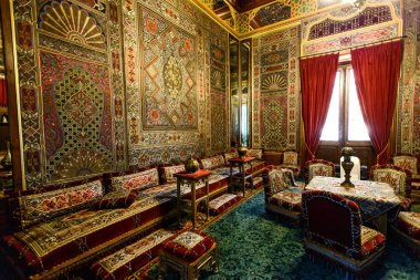 Sinaia, Romanya - 20 Ağustos 2014: Karpat Dağları, 1873 ve 1914 arasında kral Carol ı. Türk beyler için bir oda kullanılan Salon için inşa edilmiş güzel Neo-Rönesans Peles Sarayı kale iç