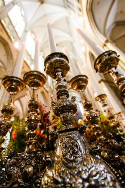 Köln, Almanya - 23 Eylül 2016: Katolik Köln Katedrali, avizeler, Tapınak (lahit) üç kral