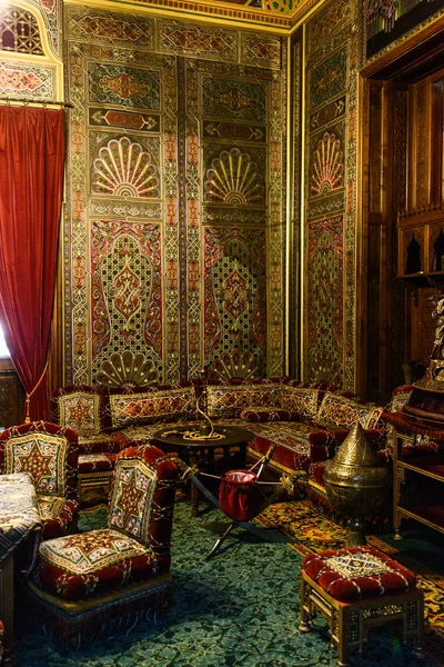 Sinaia, Romanya - 20 Ağustos 2014: Karpat Dağları, 1873 ve 1914 arasında kral Carol ı. Türk beyler için bir oda kullanılan Salon için inşa edilmiş güzel Neo-Rönesans Peles Sarayı kale iç