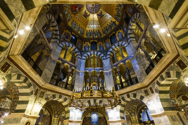 Aachen, Almanya - 26 Eylül, 2016: Aachen Katedrali, Aix-la-Chapelle Katedrali, Roma Katolik Kilisesi, 805 kutsanan Avrupa'nın en eski katedraller biri