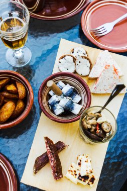Geleneksel Fin et, balık, sheese aperatifler, yukarıdan görüntülemek