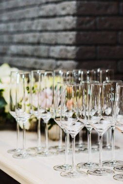 Boş şarap, Gözlük, Restoran bar