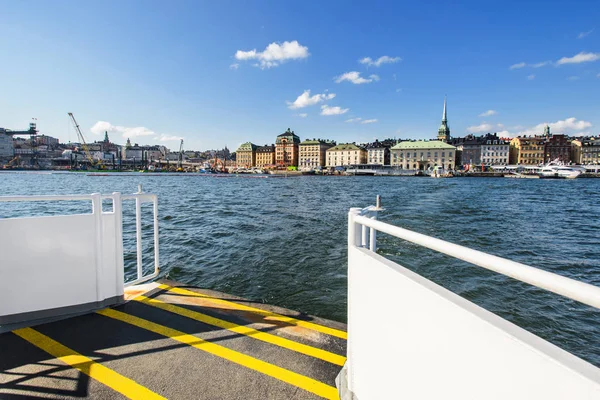 Vista lejana de Estocolmo desde el barco público — Foto de Stock