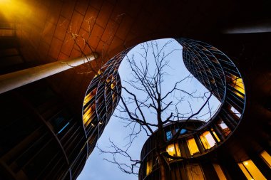 Yuvarlak Axel Towers, Kopenhag iç bahçesinde Akşam gökyüzü