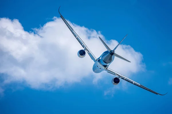 Avión Cielo Azul —  Fotos de Stock