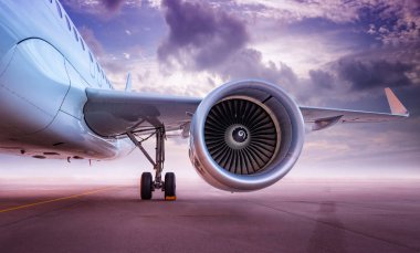 bir uçak pisti modern uçak