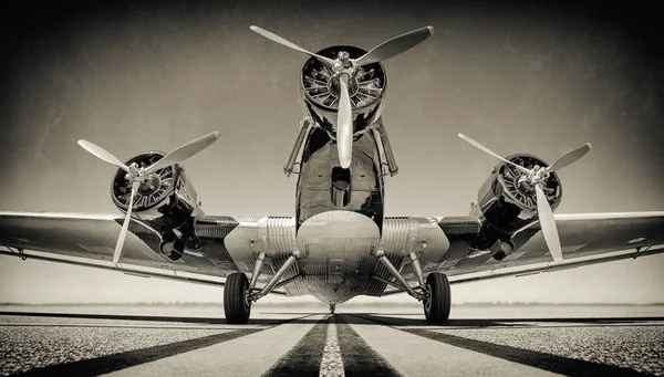 Estilo Retro Uma Aeronave Histórica Uma Pista — Fotografia de Stock