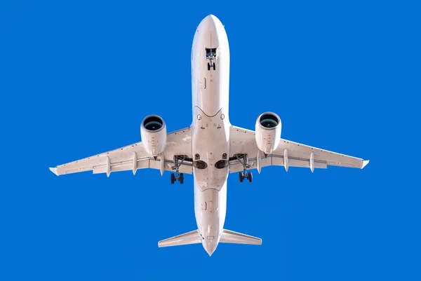 白色飞机进入一个完美的蓝天 — 图库照片
