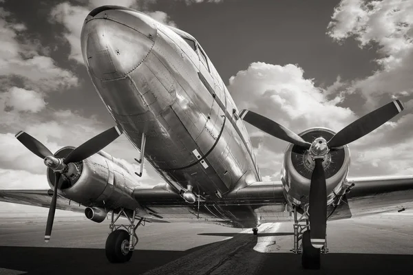 Aviones Históricos Una Pista Aterrizaje — Foto de Stock