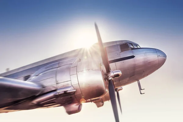 Historiskt Flygplan Mot Solnedgång — Stockfoto