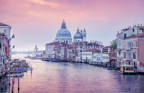 Рано Вранці Гранд Каналі Венеції — стокове фото