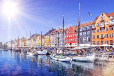 güneşli bir günde nyhavn panoramik görünümü, Kopenhag 