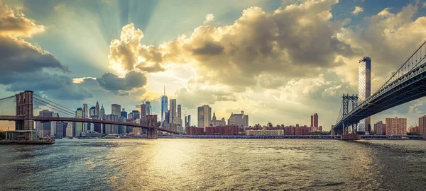 Ορίζοντας Του Μανχάταν Ενώ Ηλιοβασίλεμα Νέα Υόρκη — Φωτογραφία Αρχείου