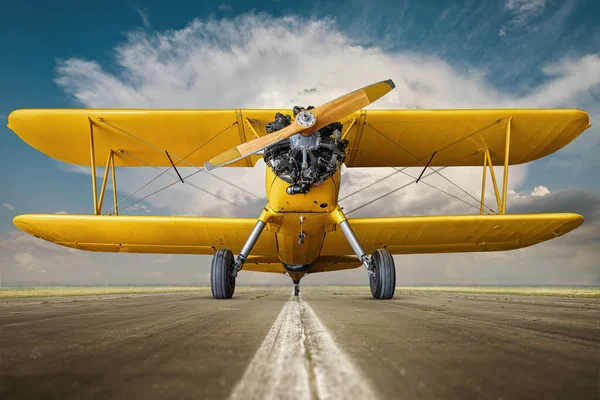 Historical Biplane Runway Ready Take — Stock Photo, Image