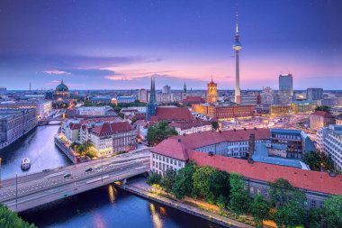 Gün batımında Central Berlin manzarası