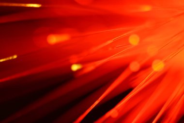 Işıklı kırmızı fiber optik ışık iplikçikleri bir seçim uçlarında yakın