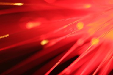 Işıklı kırmızı fiber optik ışık iplikçikleri bir seçim uçlarında yakın