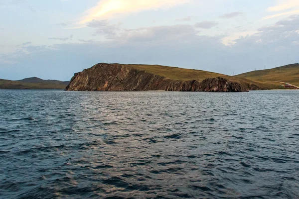 Danau Baikal dan pantai Pulau Olkhon — Stok Foto