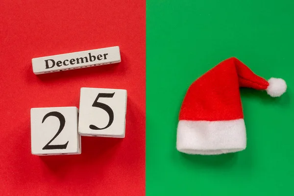 달력 12 월 25 일과 산타 모자 — 스톡 사진