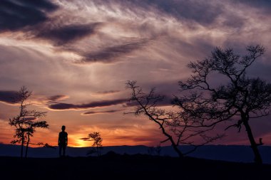 Baykal Gölü'nde yaz gün batımı