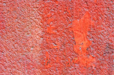 Arka plan veya doku olarak şeftali-turuncu boya ile boyanmış beton duvar parçası