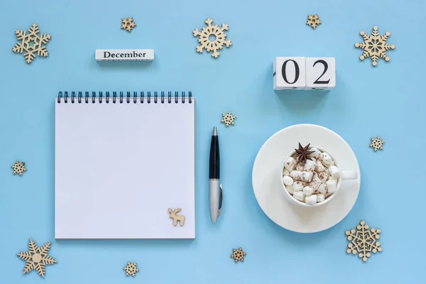 Trä Kalender December Kopp Kakao Med Marshmallow Och Stjärnanis Tom — Stockfoto