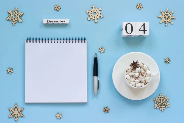 Trä Kalender December Kopp Kakao Med Marshmallow Och Stjärnanis Tom — Stockfoto