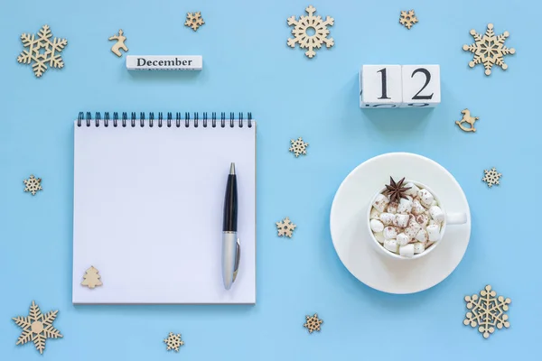 Trä Kalender December Kopp Kakao Med Marshmallow Och Stjärnanis Tom — Stockfoto