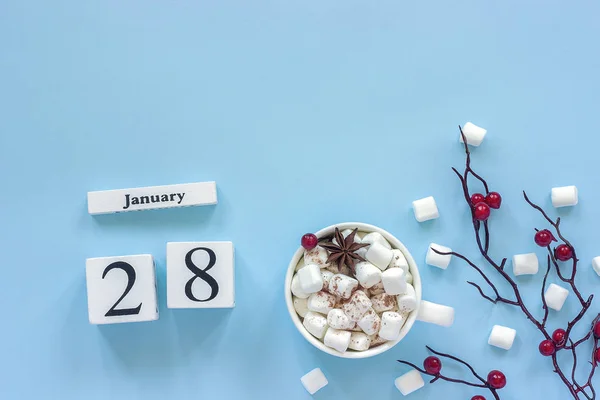 Cubos Calendário Madeira Branca Com Janeiro Xícara Cacau Marshmallows Ramo — Fotografia de Stock