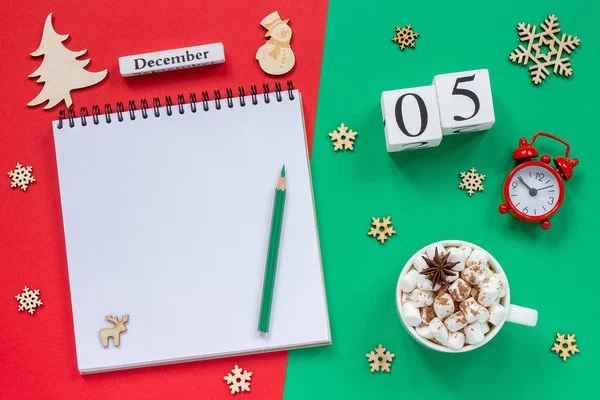 Houten Kalender December Kopje Cacao Met Marshmallow Lege Open Kladblok — Stockfoto