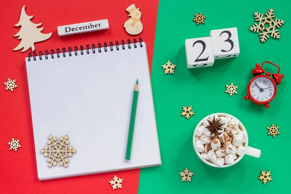 Trä Kalender December Kopp Kakao Med Marshmallow Tom Öppen Anteckningsblock — Stockfoto