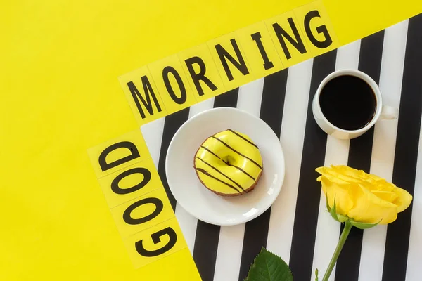Text Guten Tag Kaffee Donut Gelbe Rose Auf Stilvoller Schwarz — Stockfoto