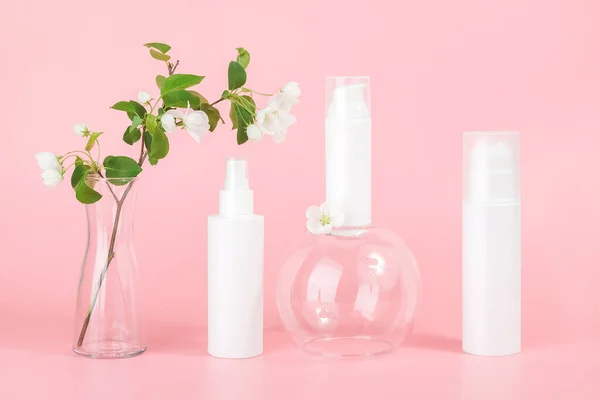 Ensemble Cosmétiques Pour Soins Peau Visage Corps Flacons Cosmétiques Blancs — Photo