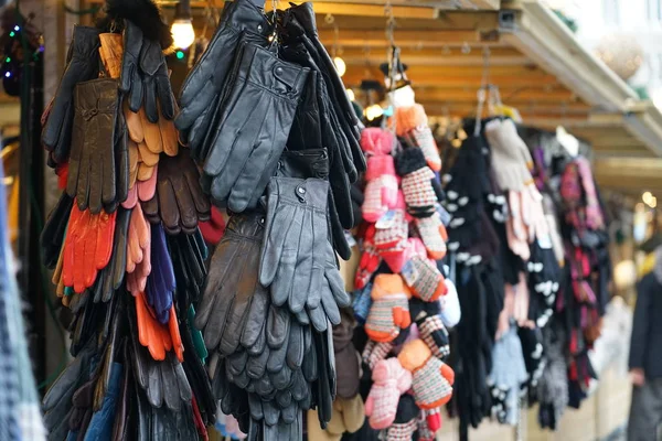 Handschuhe Auf Dem Markt — Stockfoto