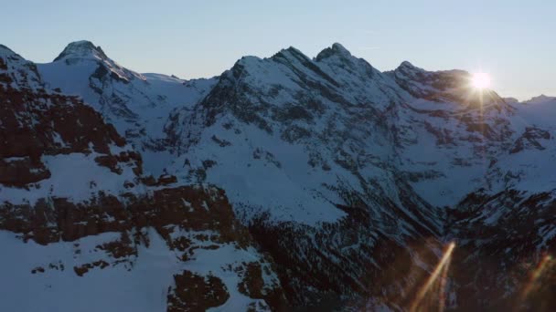 Mooie Winter Antenne Vlucht Bergketen Landschap Zwitserse Alpen Avontuurlijke Wandeltochten — Stockvideo