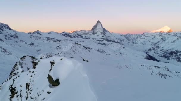 Mooie Winter Antenne Vlucht Bergketen Landschap Zwitserse Alpen Avontuurlijke Wandeltochten — Stockvideo