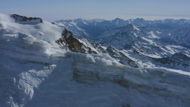 Belo Voo Aéreo Inverno Sobre Montanha Cadeia Paisagem Alpes Suíços — Vídeo de Stock