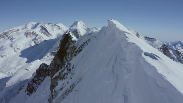 Mooie Winter Antenne Vlucht Bergketen Landschap Zwitserse Alpen Avontuurlijke Wandeltochten — Stockvideo