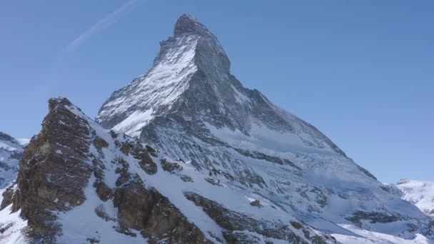 山の鎖の風景スイスアルプスの上に美しい冬の空中飛行 アドベンチャーハイキング 旅行コンセプト ウード — ストック動画