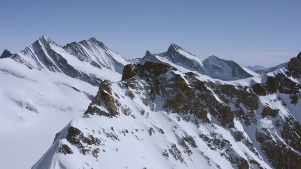 Mooie Winter Antenne Vlucht Bergketen Landschap Zwitserse Alpen Avontuurlijke Wandeltochten — Stockvideo