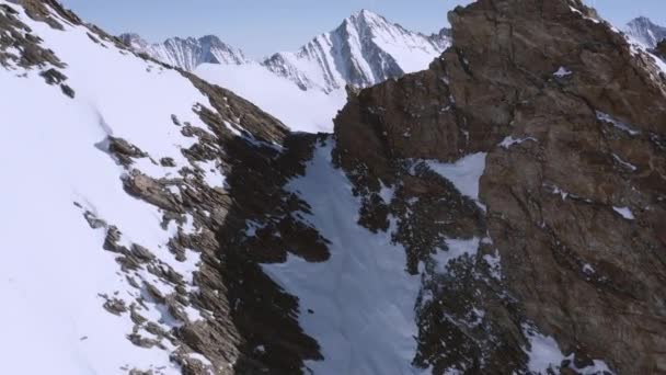 Vacker Vinter Antenn Flygning Över Bergskedjan Landskap Schweiziska Alperna Äventyrsvandring — Stockvideo