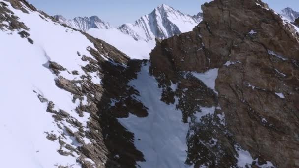 Belo Voo Aéreo Inverno Sobre Montanha Cadeia Paisagem Alpes Suíços — Vídeo de Stock