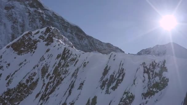 美丽的冬季空中飞行在山链景观瑞士阿尔卑斯山 冒险徒步旅行 旅行理念 — 图库视频影像