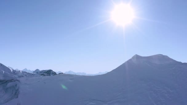 Belo Voo Aéreo Inverno Sobre Montanha Cadeia Paisagem Alpes Suíços — Vídeo de Stock