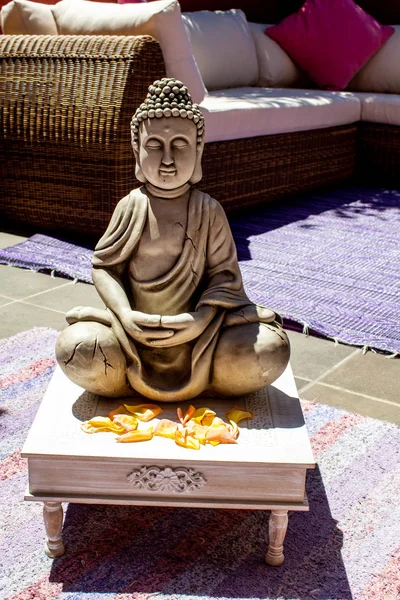 Mały Posąg Buddah Patio — Zdjęcie stockowe