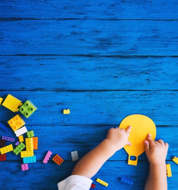 Yaratıcı renkli çocuğun arka planı