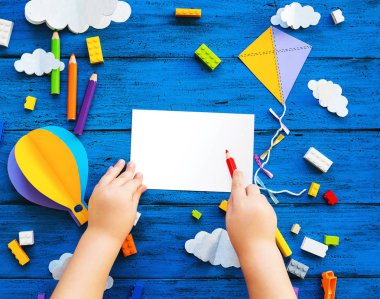 Renkli yaratıcı çocuk arka planı