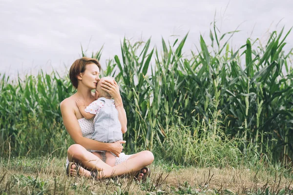 Mother and baby outdoors. Family on nature. — Stock Photo, Image